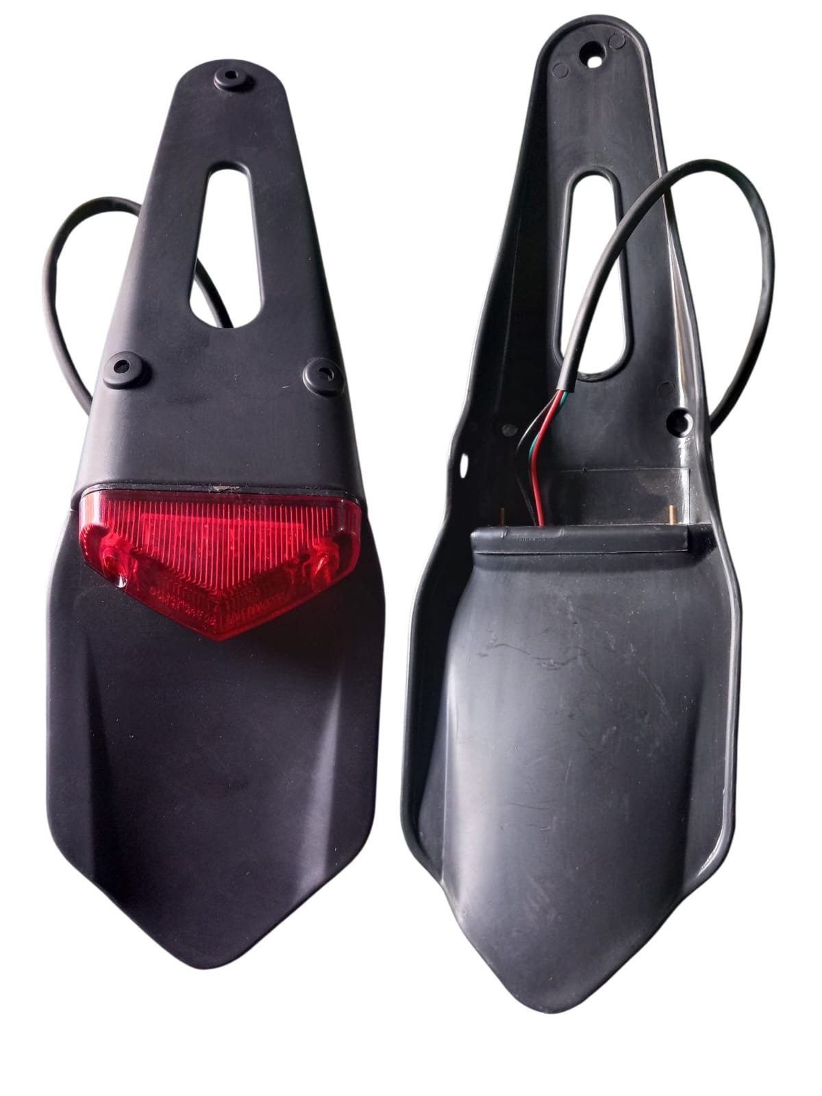 STOP TRASERO ADAPTABLE H-21 TT LED PEQUEÑO - imagen 1